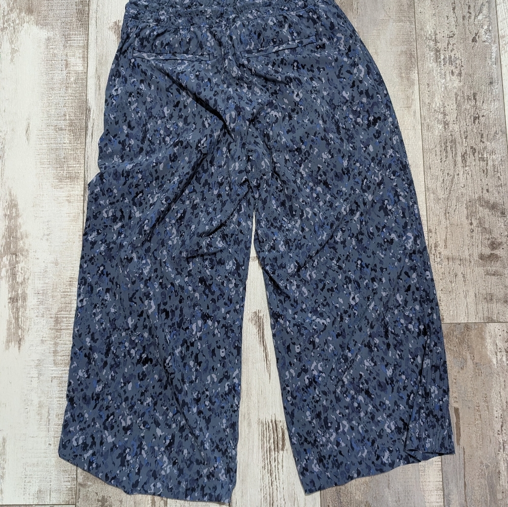 Athleta Avenue Wide Leg Crop Pants Blue Zip Pockets Drawstring Recycled Size 6 - Picture 4 of 5